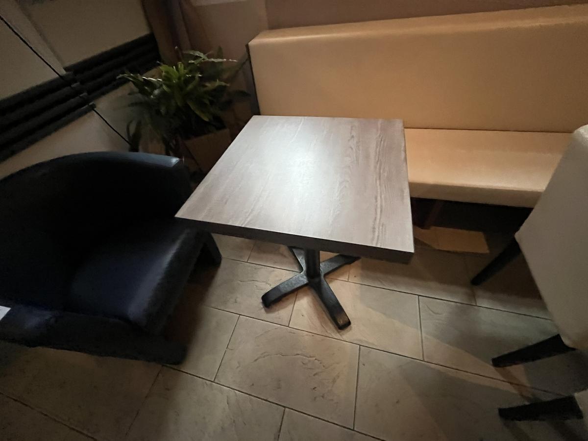 3 Stück Gastrotische 60/60 cm