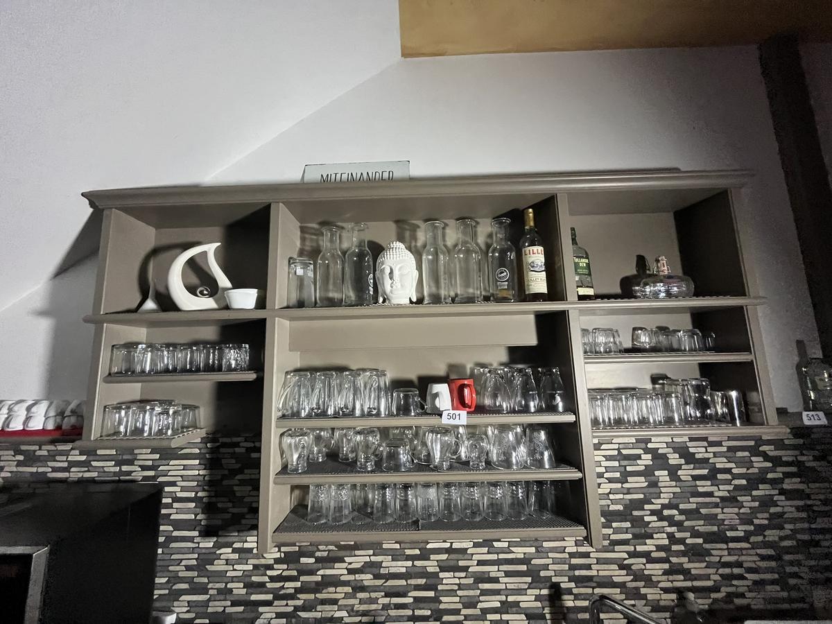 komplette Gläserbestand im Regal?d=2025-09-14 11:42:26