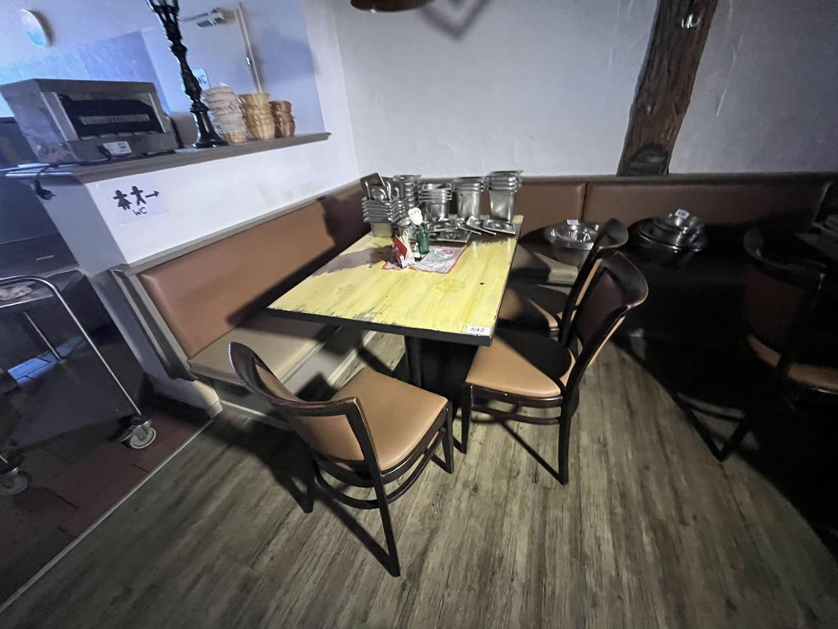 Gastrotisch ca. 130/85 cm mit 4 Gastrostühlen