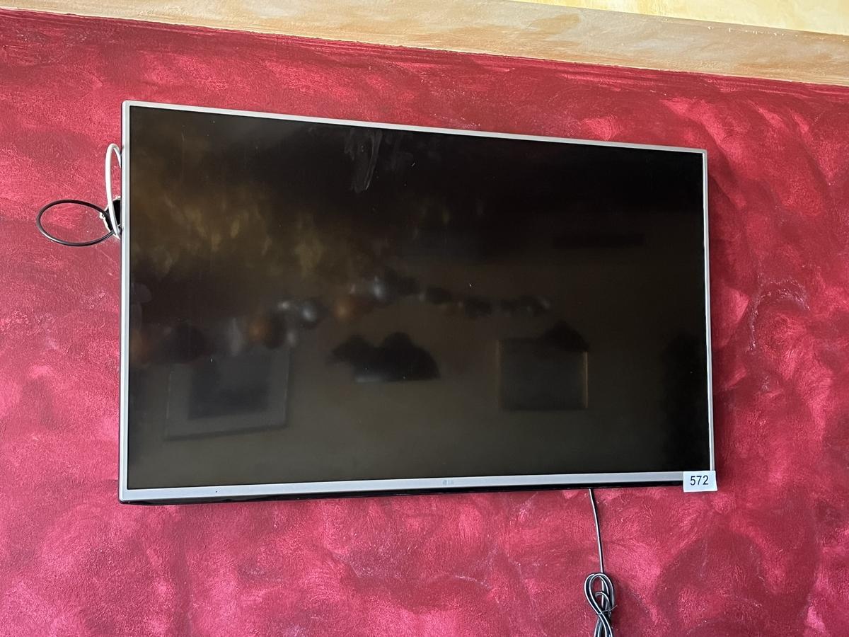 LG TV Gerät 120 cm Diagonale?d=2025-09-14 11:42:31