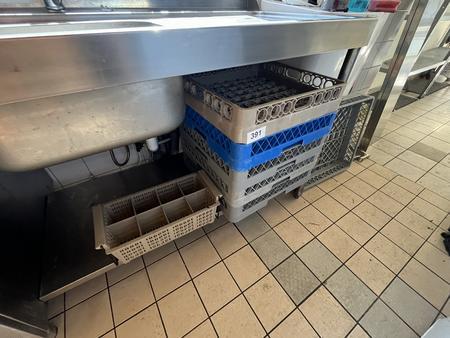 6 Stück Waschkörbe und 1 Stk. Besteckwaschkorb für Pos.390 6 Stück Waschkörbe und 1 Stk. Besteckwaschkorb für Pos.390