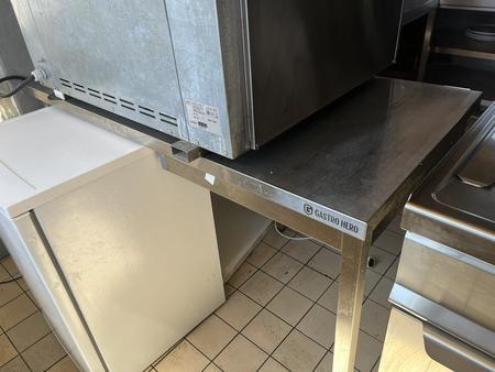 Edelstahl Arbeitstisch ca. 140/70 cm Edelstahl Arbeitstisch ca. 140/70 cm