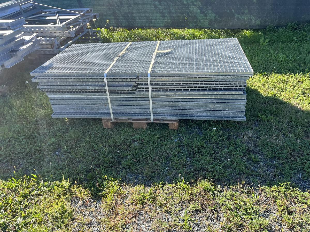 19   Stück Gitterroste verzinkt  ca. 200/100 cm 11 x , ca.100/100 cm?d=2025-09-14 10:07:09