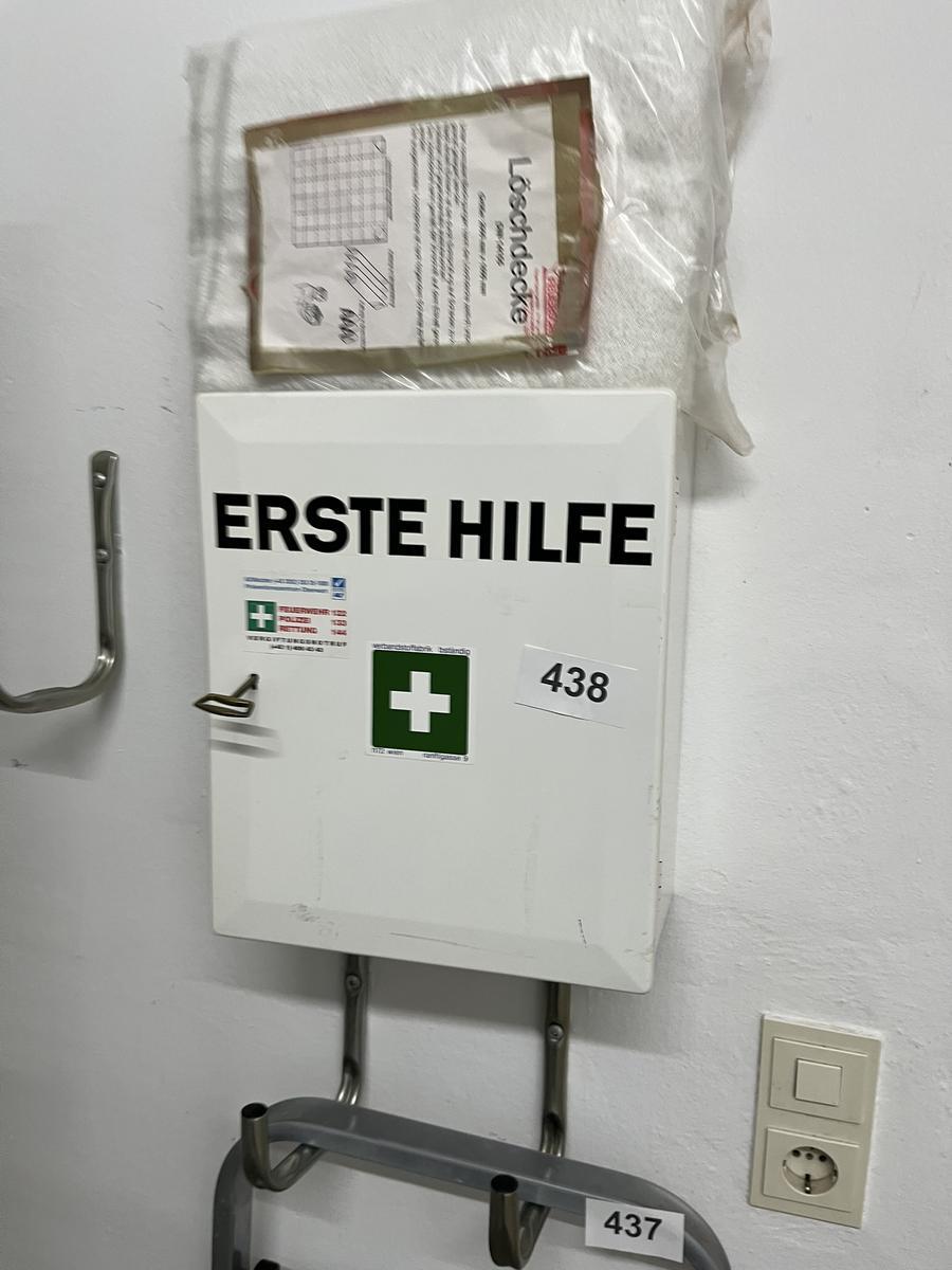 Erste Hilfekasten befüllt