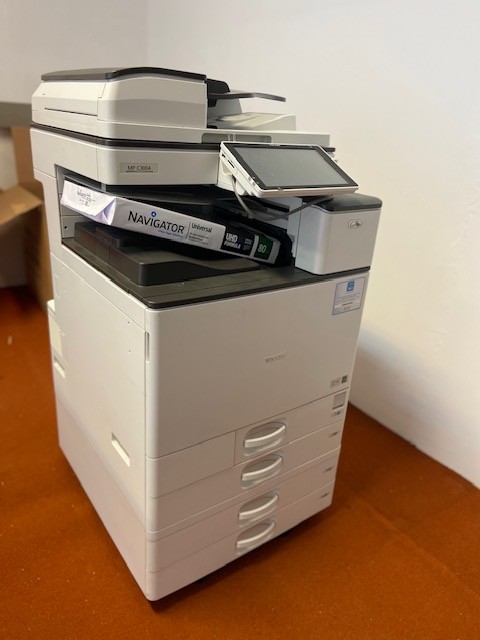 Ricoh Aficio MP C3004 Farbkopierer Netzwerkdrucker Scanner mit Fax und 4 Kassetten?d=2025-10-03 02:26:50