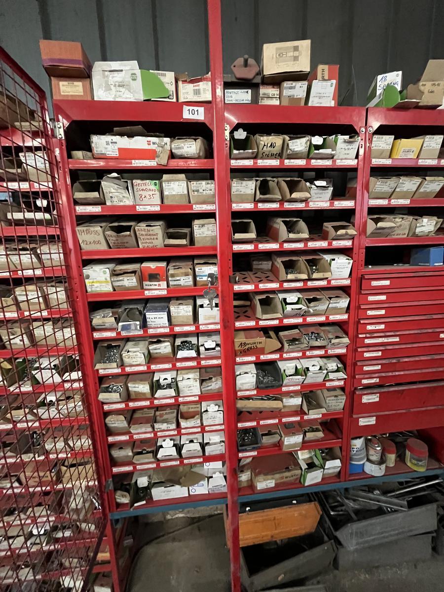 Inhalt der Regalanlage: Schrauben,Befestigungsmaterial