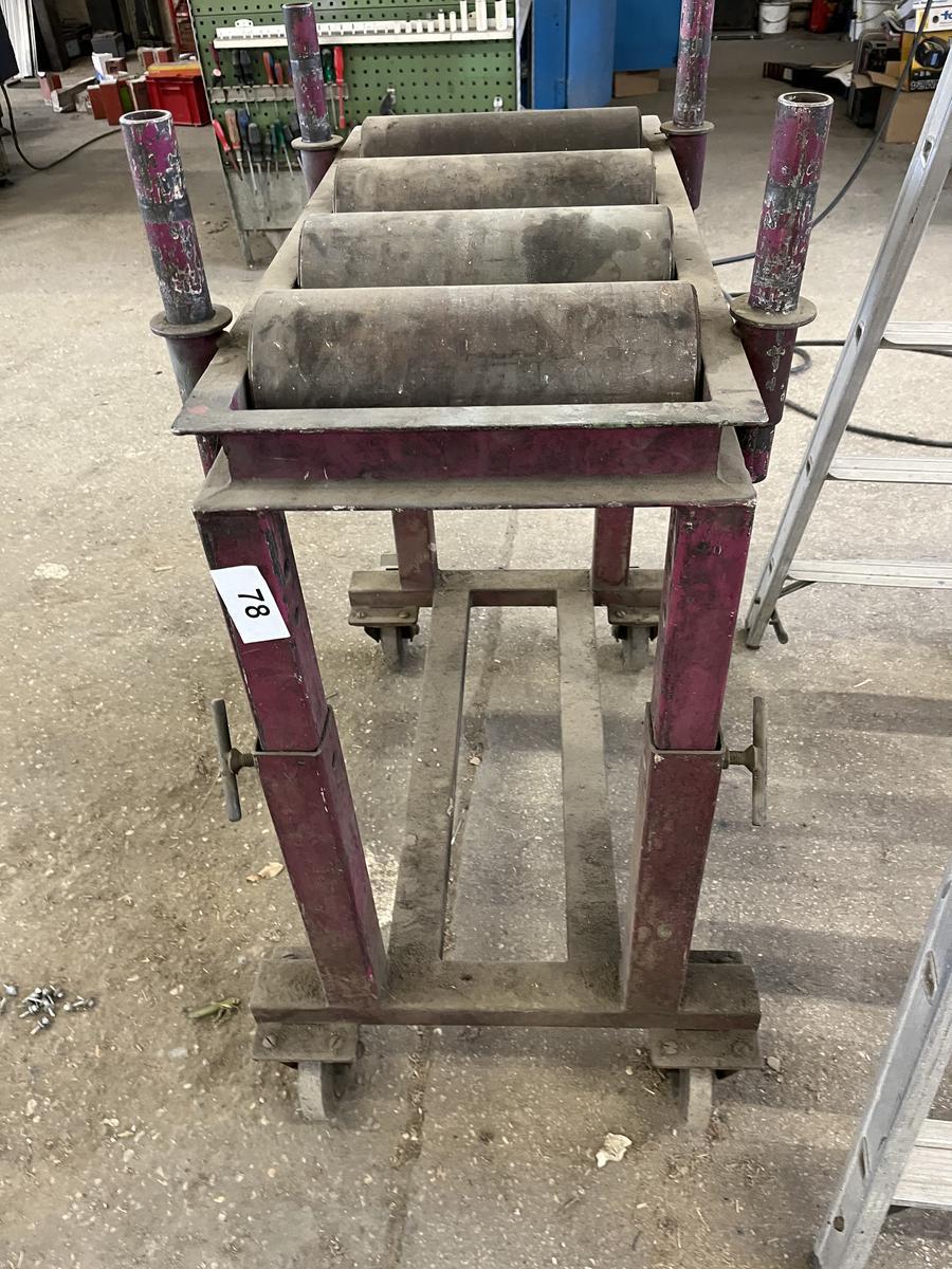 höhenverstellbarer Abrollbock mit 4 Rollen 82/50/110 cm?d=2025-10-03 02:24:24