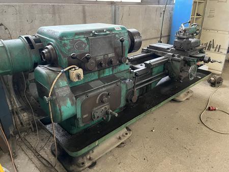 Drehbank mit 1200mm Spitzenweite mit Zubehr an Drehmessern usw. VDF - Vorfhrung mglich