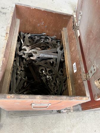 Kiste mit ca. 300 Stck Gabel/Ringschlssel befllt