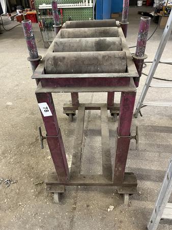 hhenverstellbarer Abrollbock mit 4 Rollen 82/50/110 cm