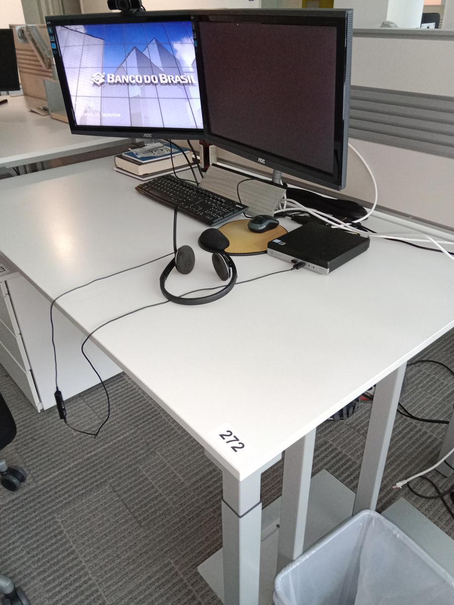 Steelcase Schreibtisch, ca. 160x90cm, weiß, ohne Rückwand, mit EDV Klappe