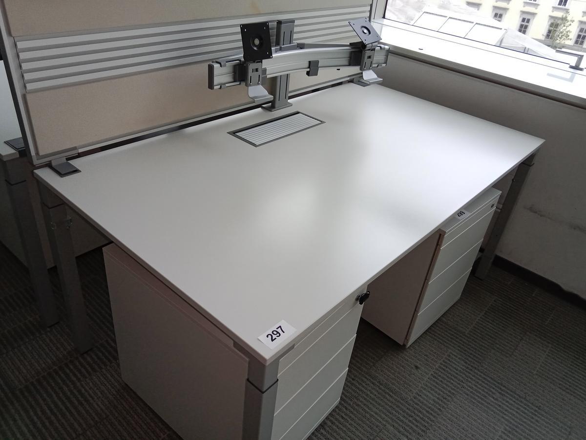 Steelcase Schreibtisch, ca. 160x90cm, weiß, mit Rückwand, mit EDV Klappe