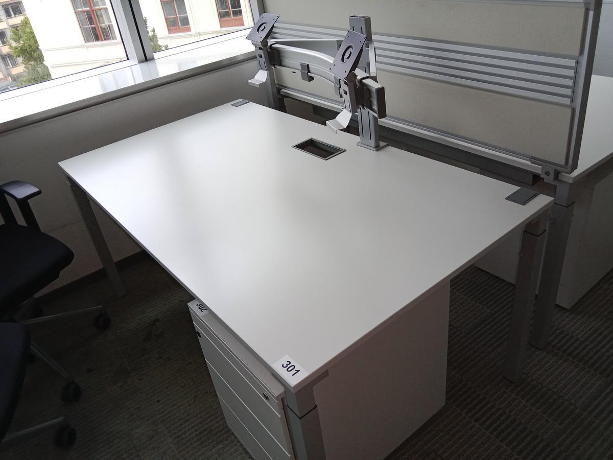 Steelcase Schreibtisch, ca. 160x90cm, weiß, ohne Rückwand, mit EDV Klappe