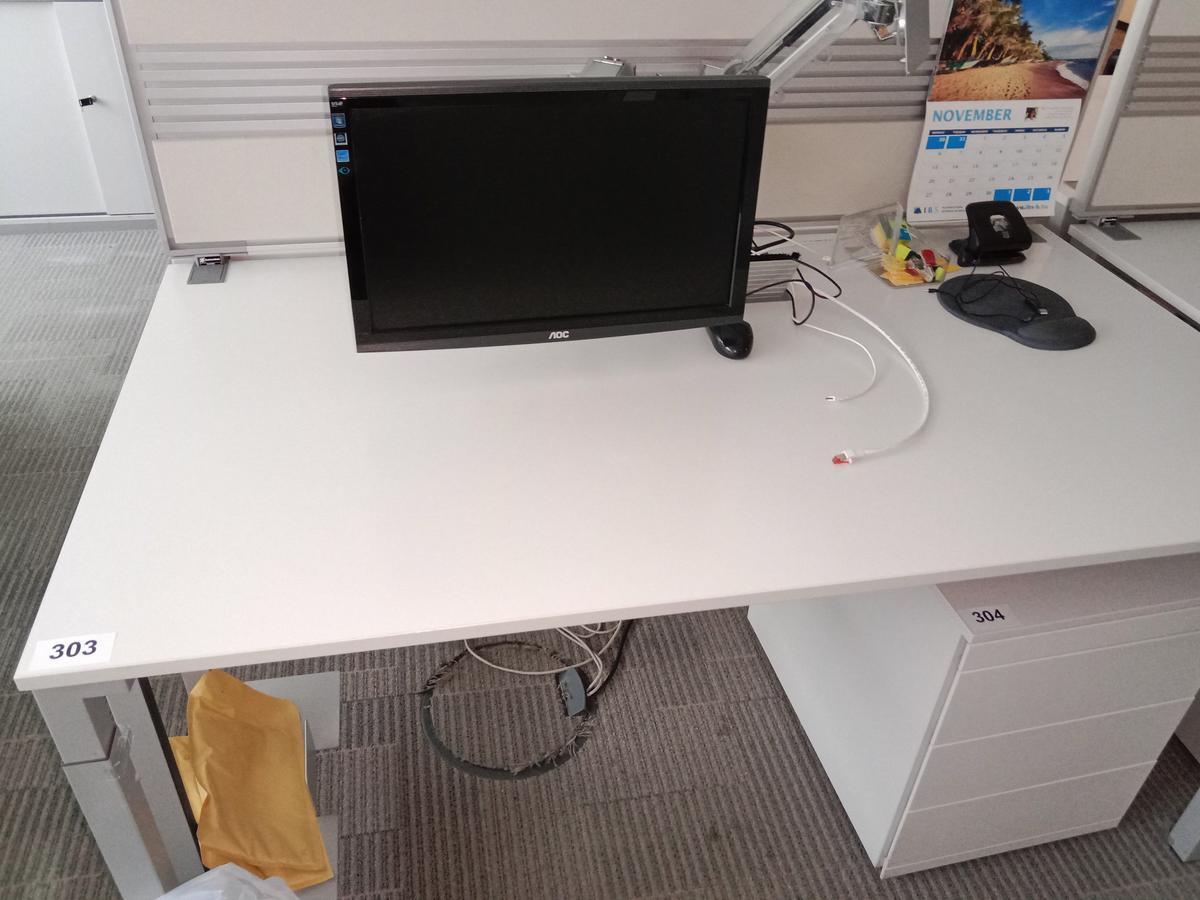 Steelcase Schreibtisch, ca. 160x90cm, weiß, mit Rückwand, mit EDV Klappe