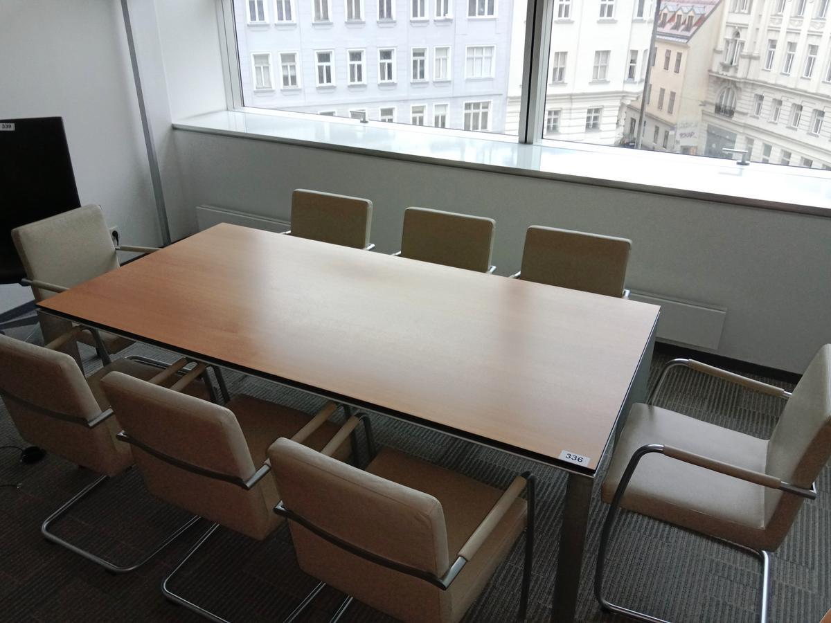Besprechungstisch in Holzoptik, ca. 200x100cm, inkl. 8 Stk. Besprechungsstühle von Bene?d=2025-10-03 00:47:33
