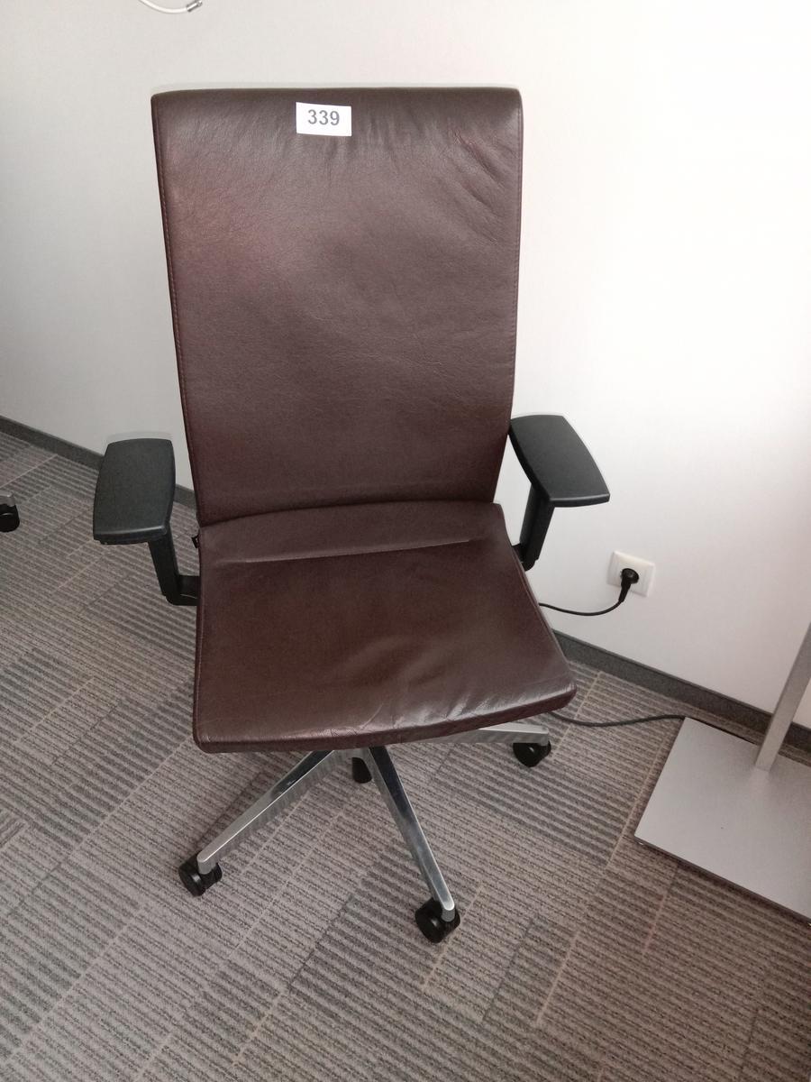 Bürodrehstuhl - Chefsessel von Bene, Lederbezug, dunkelbraun