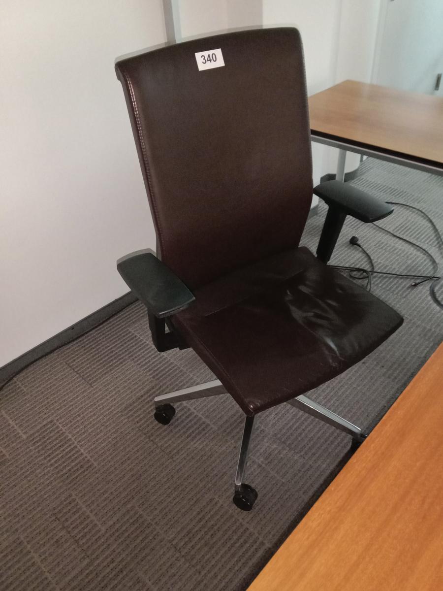 Bürodrehstuhl - Chefsessel von Bene, Lederbezug, dunkelbraun