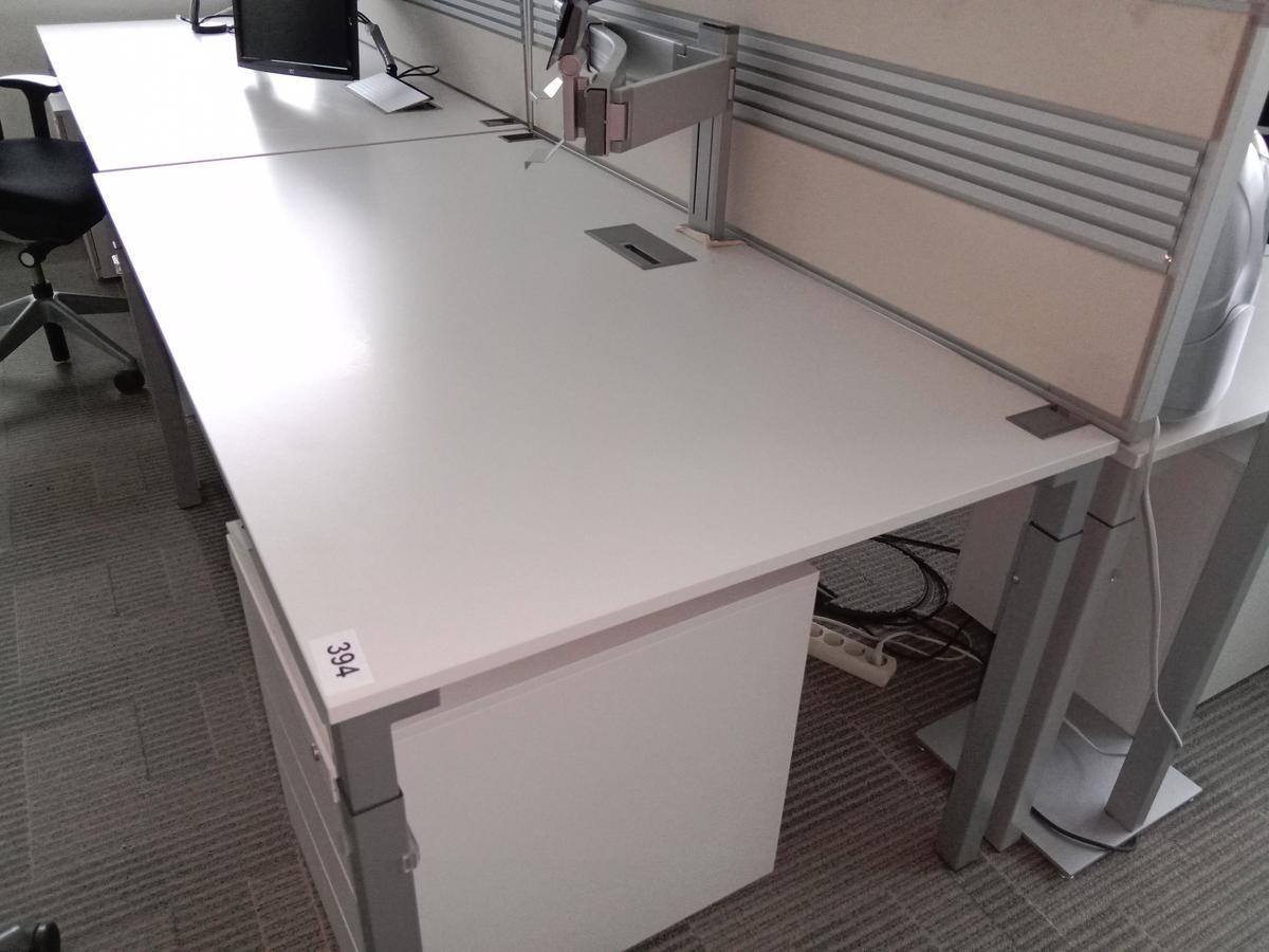 Steelcase Schreibtisch, ca. 160x90cm, weiß, ohne Rückwand, mit EDV Klappe