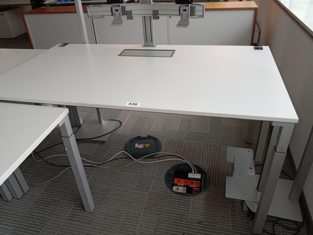 Steelcase Schreibtisch, ca. 160x90cm, weiß, ohne Rückwand, mit EDV Klappe