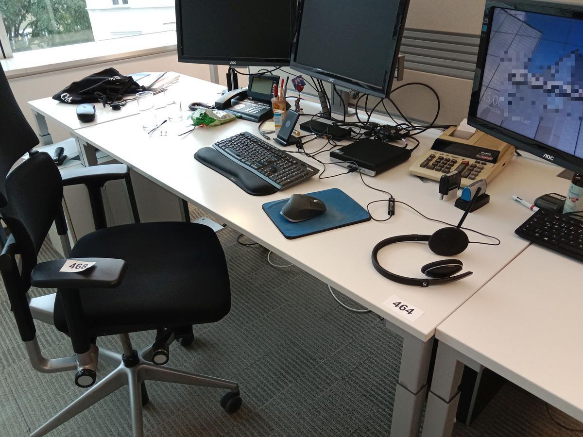 Steelcase Schreibtisch, ca. 160x90cm, weiß, mit Rückwand, mit EDV Klappe