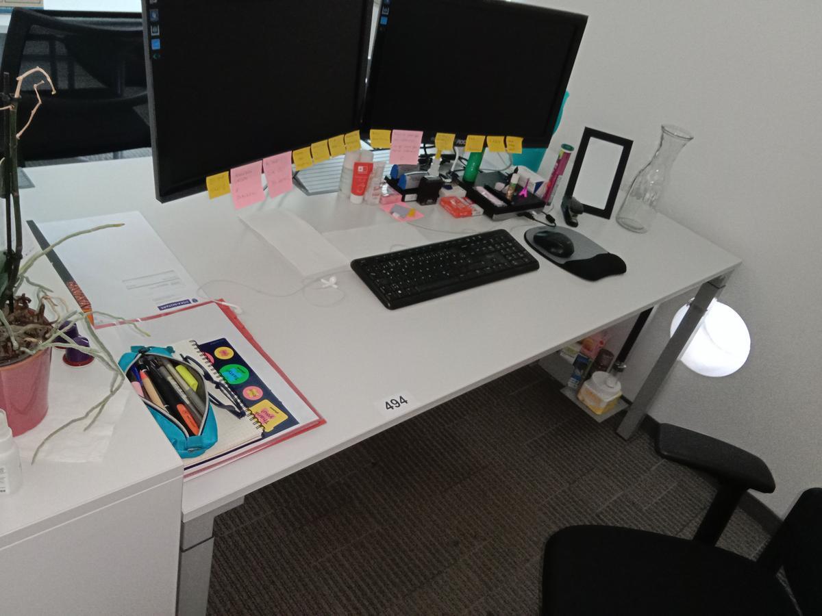 Steelcase Schreibtisch, ca. 160x90cm, weiß, ohne Rückwand, mit EDV Klappe