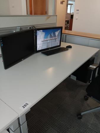 Steelcase Schreibtisch, ca. 160x90cm, wei, mit Rckwand, mit EDV Klappe