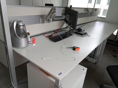 Steelcase Schreibtisch, ca. 160x90cm, wei, mit Rckwand, mit EDV Klappe