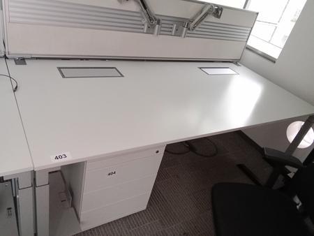 Steelcase Schreibtisch, ca. 200x90cm, wei, mit Rckwand, mit EDV Klappe