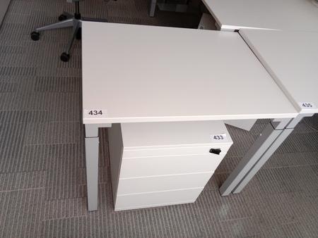 Beistelltisch von Steelcase, wei, ca. 80x60cm