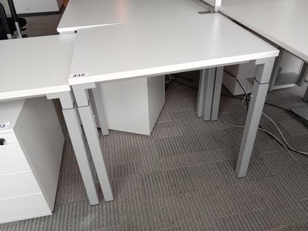 Beistelltisch von Steelcase, wei, ca. 80x60cm