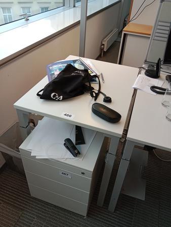 Beistelltisch von Steelcase, wei, ca. 80x60cm