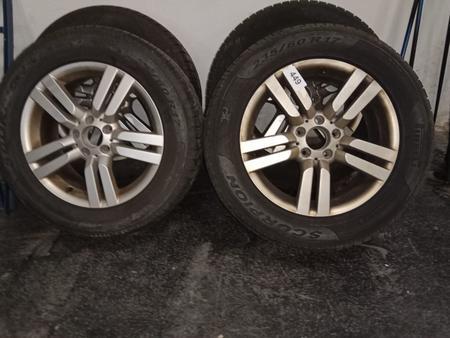 4 Stk. Alufelgen mit Winterreifen bereift, 235x60xR17