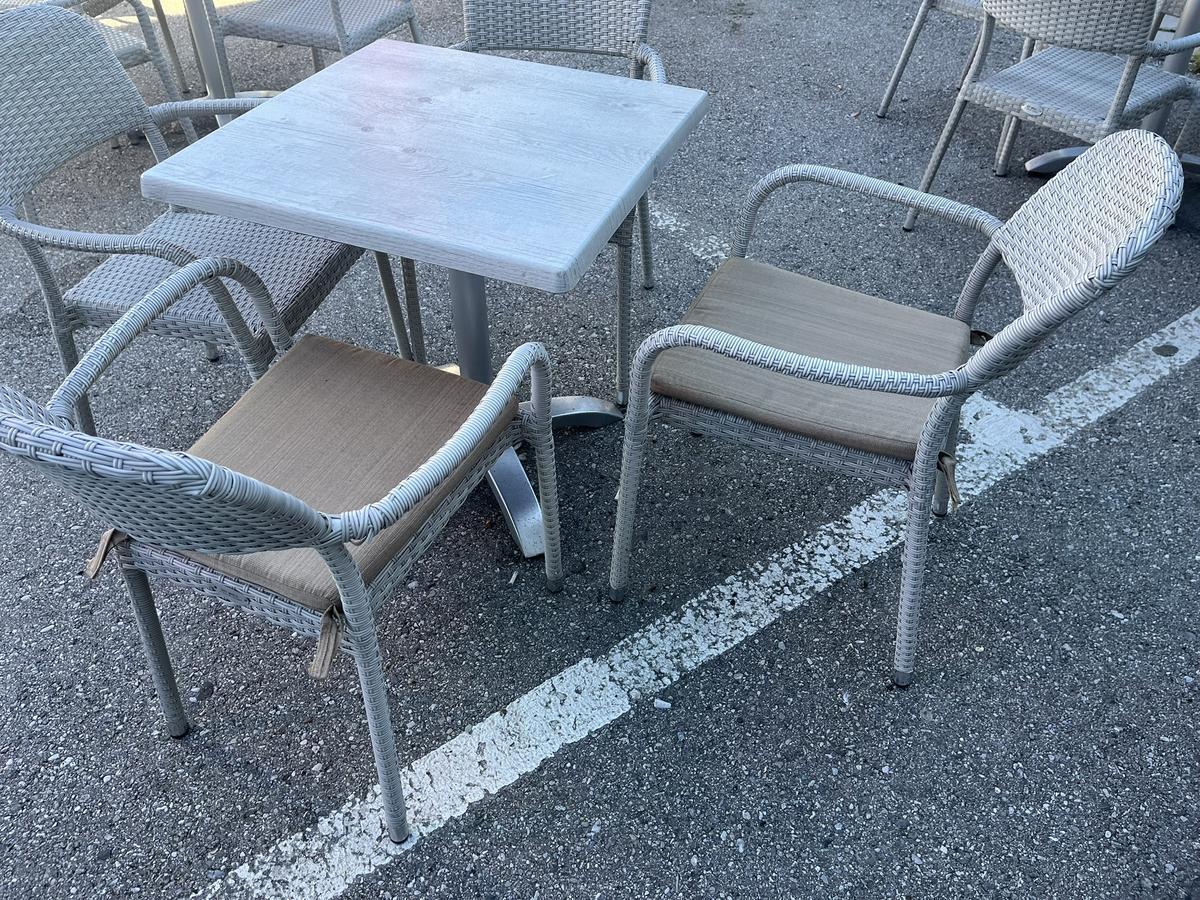 10 Stk.Gastgartentische SIT WELL 70/70 cm, 34 Stk. Gastgartenstühle stapelbar?d=2025-10-03 00:47:37