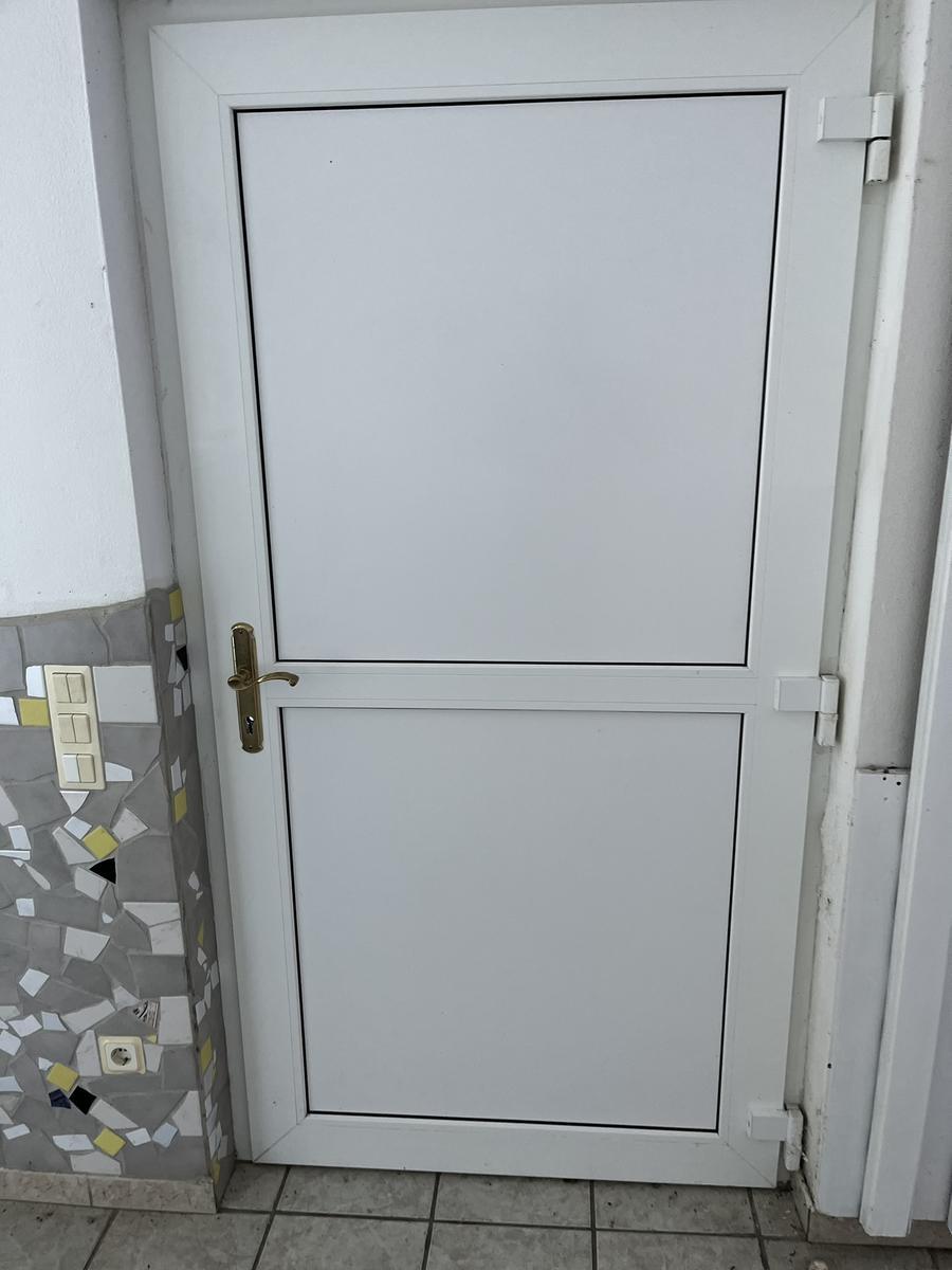 3 Stück Kunststoff-Eingangstüren weiss je ca. 85/205 cm - Selbstabbau durch den Mieter