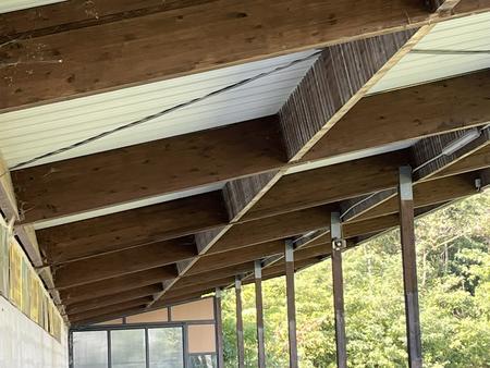 Flugdachkonstruktion ca. 50 x 7 m bestehend aus Bindern,Trapezblechdach - Selbstabbau durch den Kufer