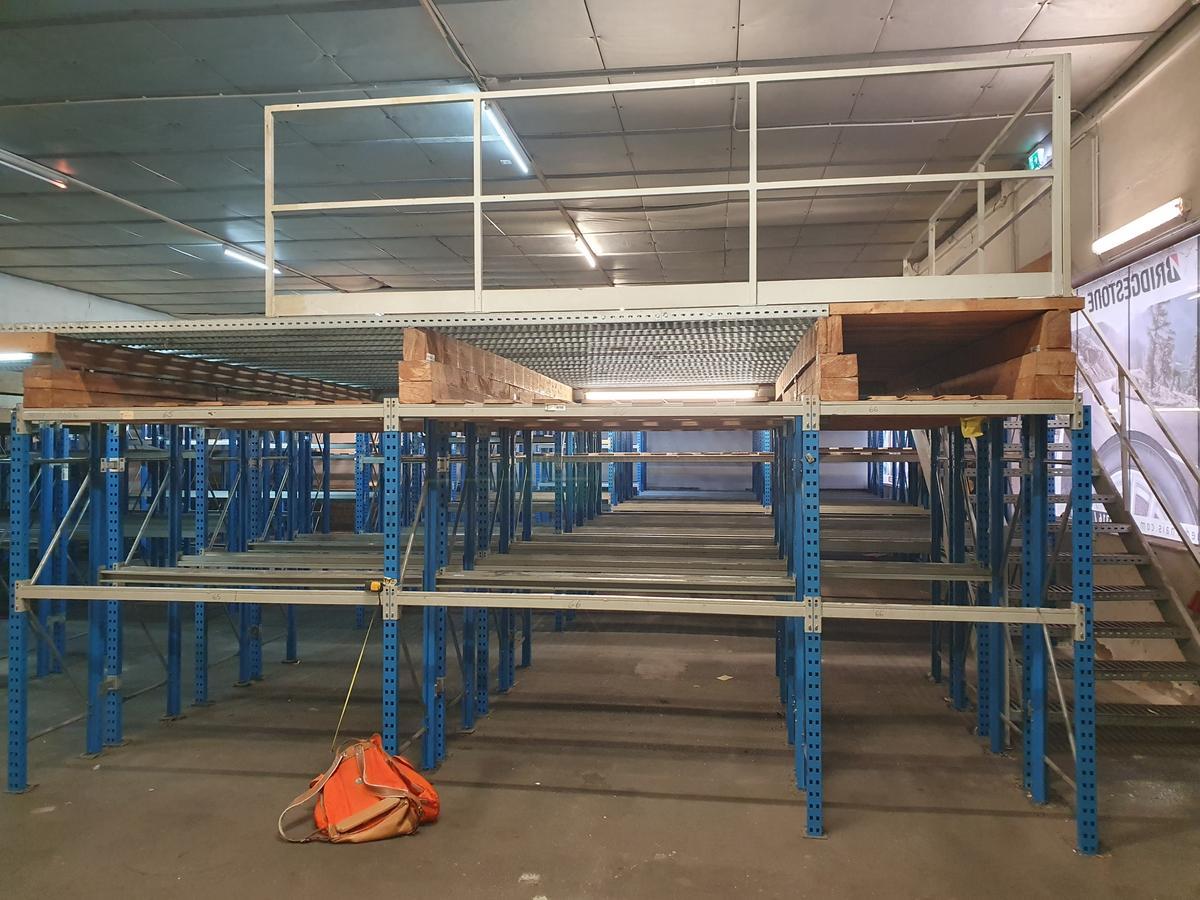 Schwerlastregal inkl. Stieger, ca. 13,19x13,80x2,25m, inkl. Boden und Bleche