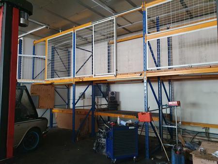 Schwerlastregal, ca. 10,12x2,12x4,15 m,mit Absicherungsgitter, 9 Steher, 29 Träger ( 270x10 cm) Schwerlastregal, ca. 10,12x2,12x4,15 m,mit Absicherungsgitter, 9 Steher, 29 Träger ( 270x10 cm)