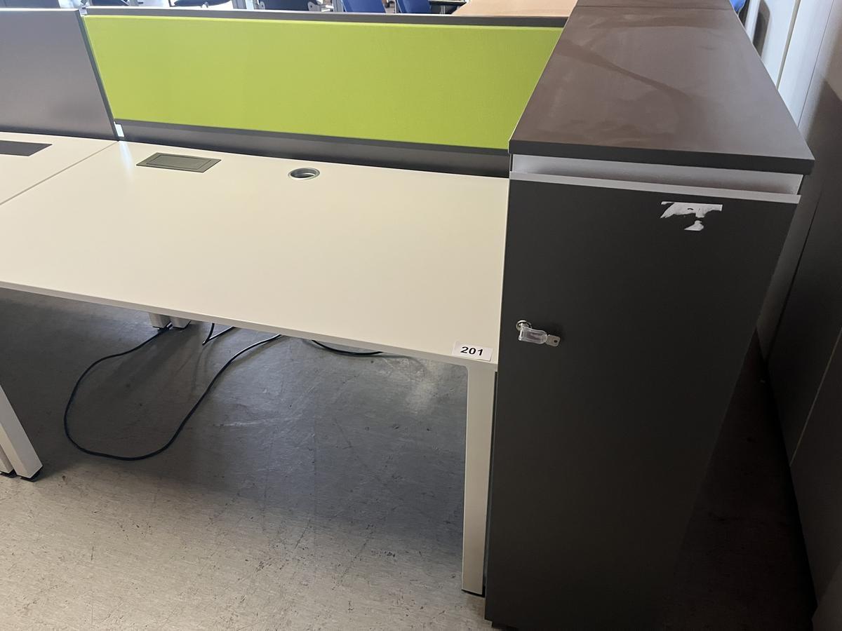 Schreibtischmodul mit Rückwand ca.140x80 cm und Auszugsladenschrank ca. 40 cm