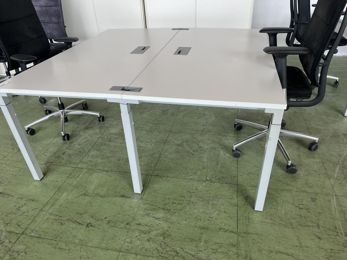 Doppel-, Arbeitsplatz je 160/80 cm mit Trennwand