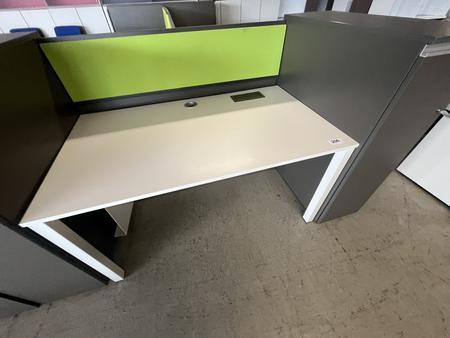 Schreibtischmodul ca.140x80 cm und Auszugsladenschrank ca. 40 cm Schreibtischmodul ca.140x80 cm und Auszugsladenschrank ca. 40 cm