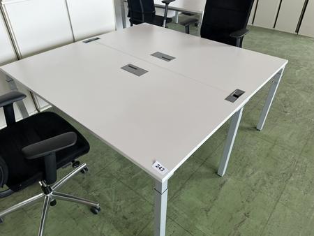 Doppel-, Arbeitsplatz je 160/80 cm mit Trennwand Doppel-, Arbeitsplatz je 160/80 cm mit Trennwand