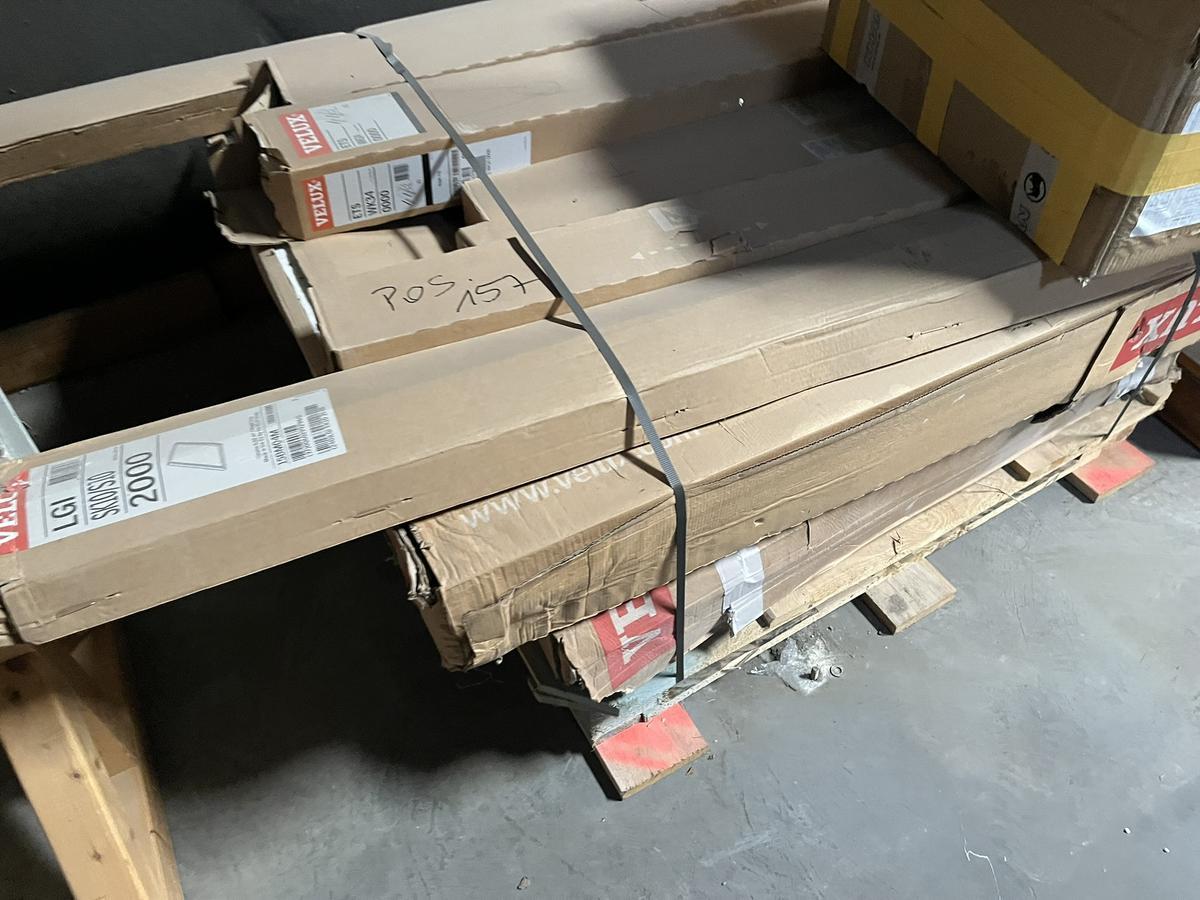 1 Palette mit diversen Velux Fenster / Teilen / Material?d=2025-10-28 00:44:49