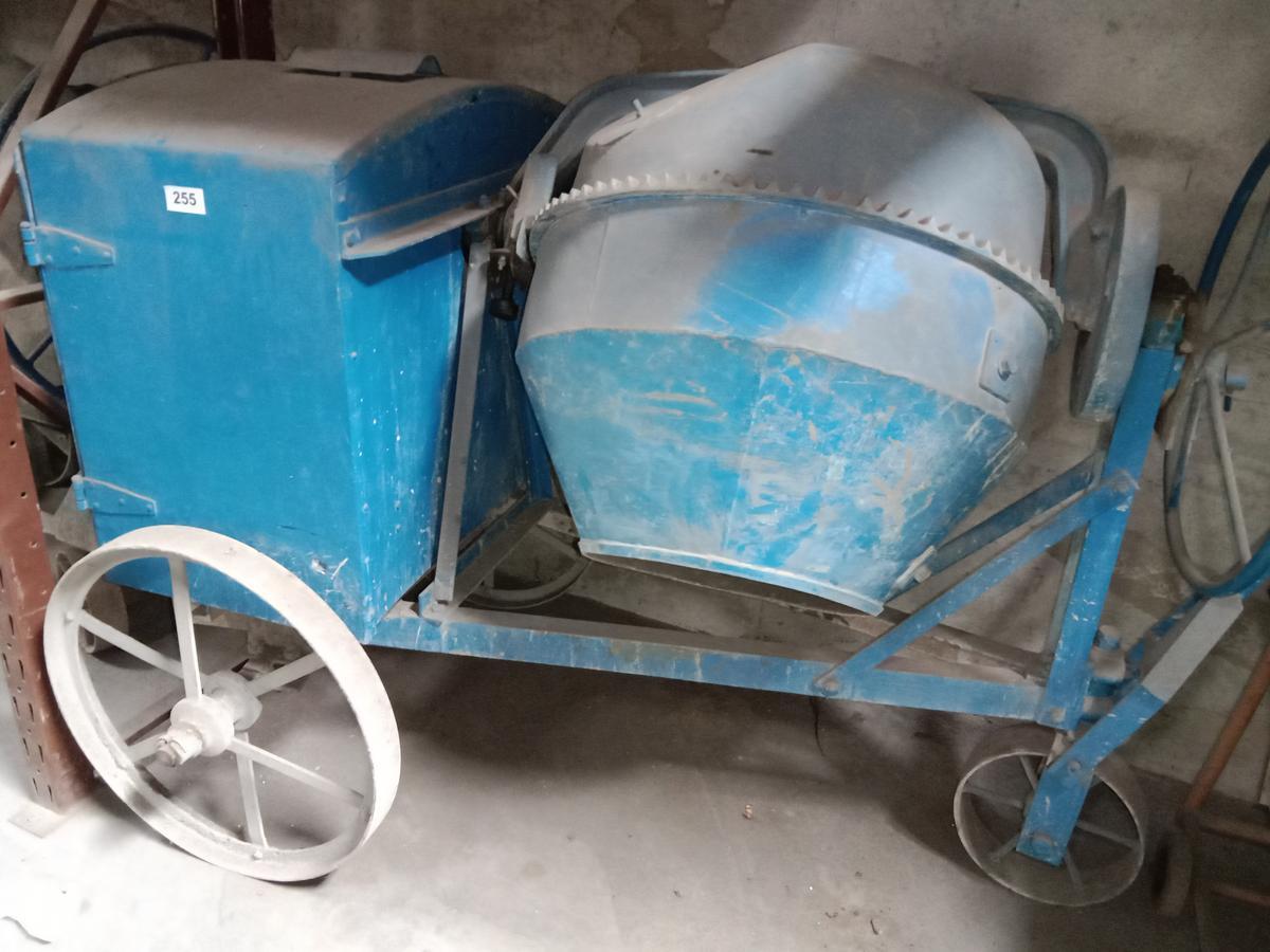 Betonmischmaschine mit Handbügel?d=2025-10-27 22:20:01