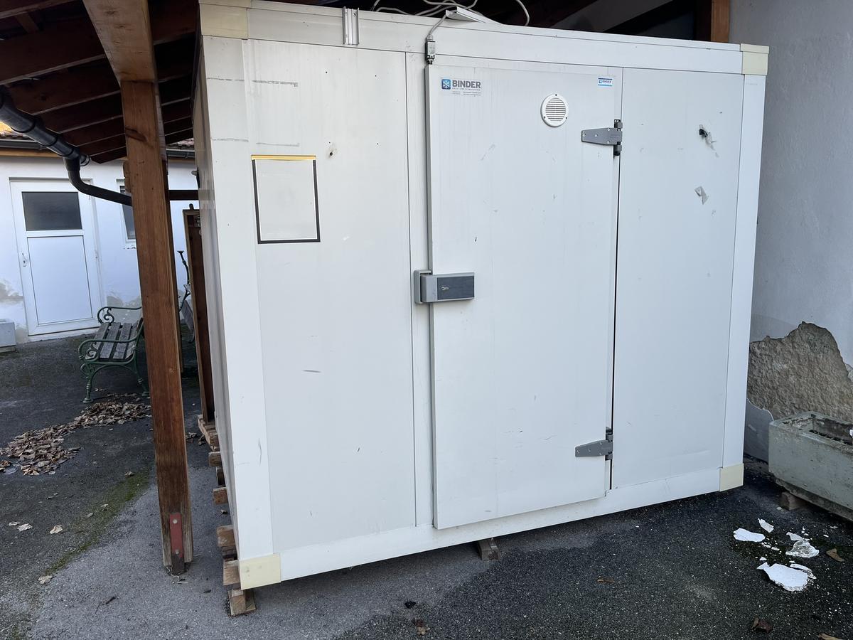 FRISCHDIENST-KÜHLZELLE IN PANEELBAUWEISE mit 1 Eingangstüre, rutschfester Boden, Innenwände/Außenwände hell, mit Kühlaggregat, 2600/2160/2230 mm, Wandstärke PU 100 mm, Licht?d=2025-11-04 19:04:07