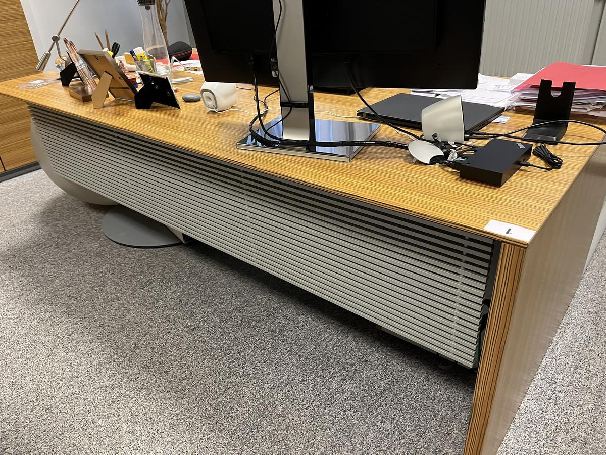 Neudörfler Schreibtisch ca. 220x100 cm mit Sichtblende?d=2025-11-06 13:48:23