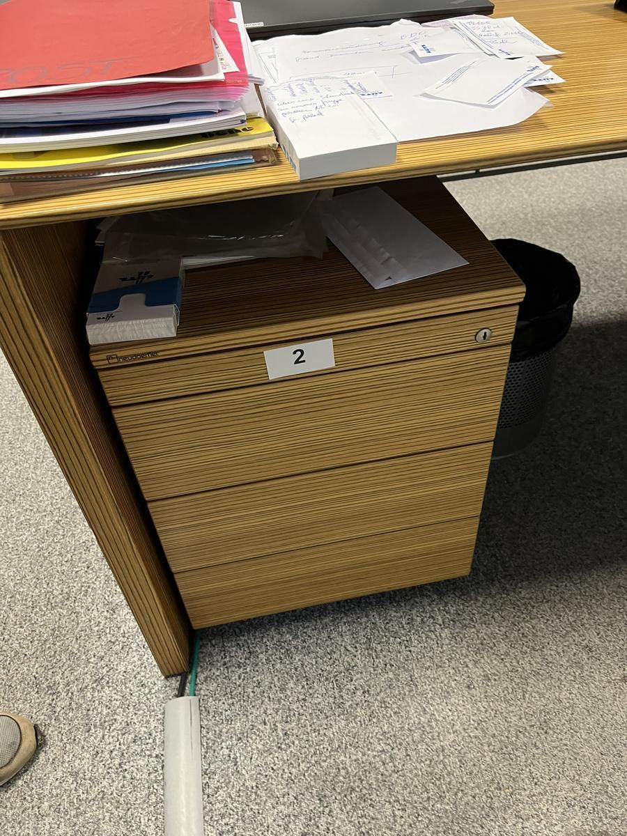 Rollcontainer mit Auszugsladen?d=2025-11-06 13:46:51