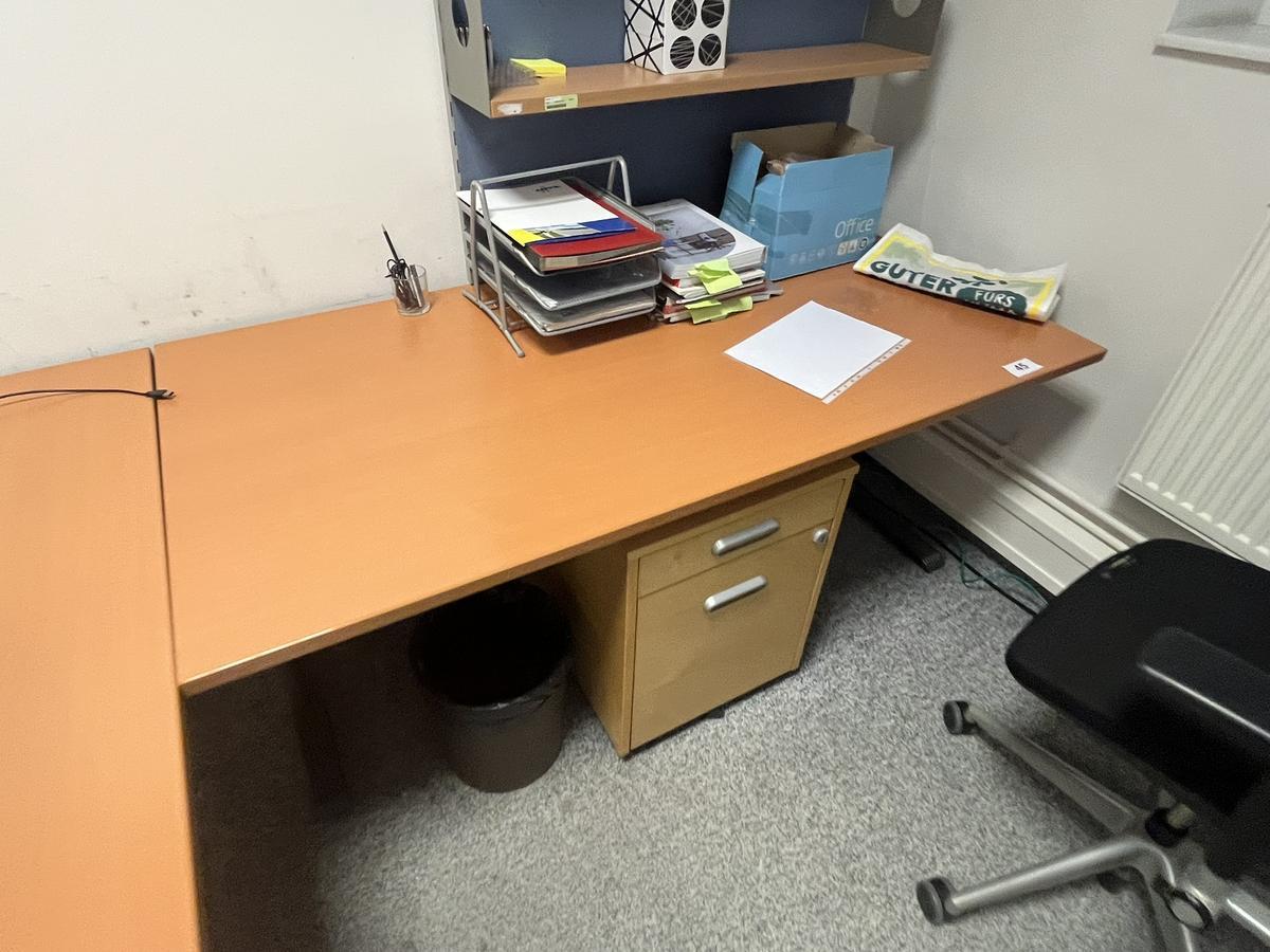 Schreibtisch ca. 160x80 cm?d=2025-11-06 13:48:24