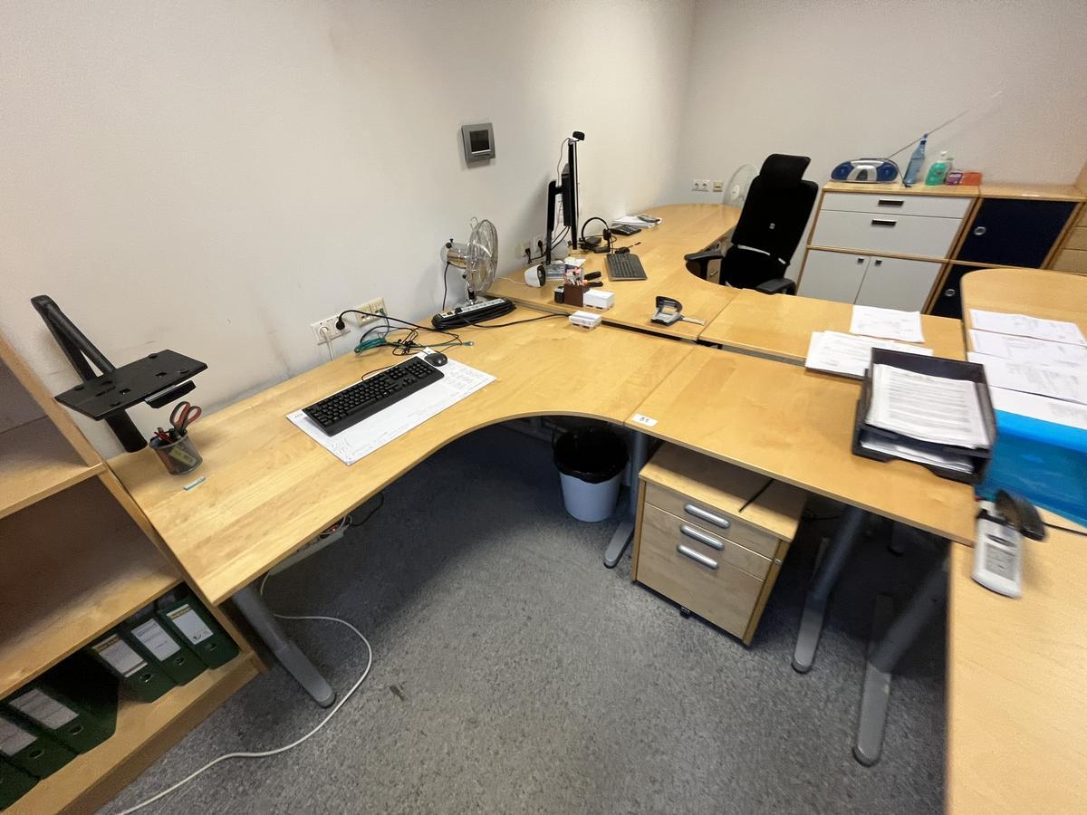 2 Stück Schreibtische geschwungen je ca. 250/200 cm