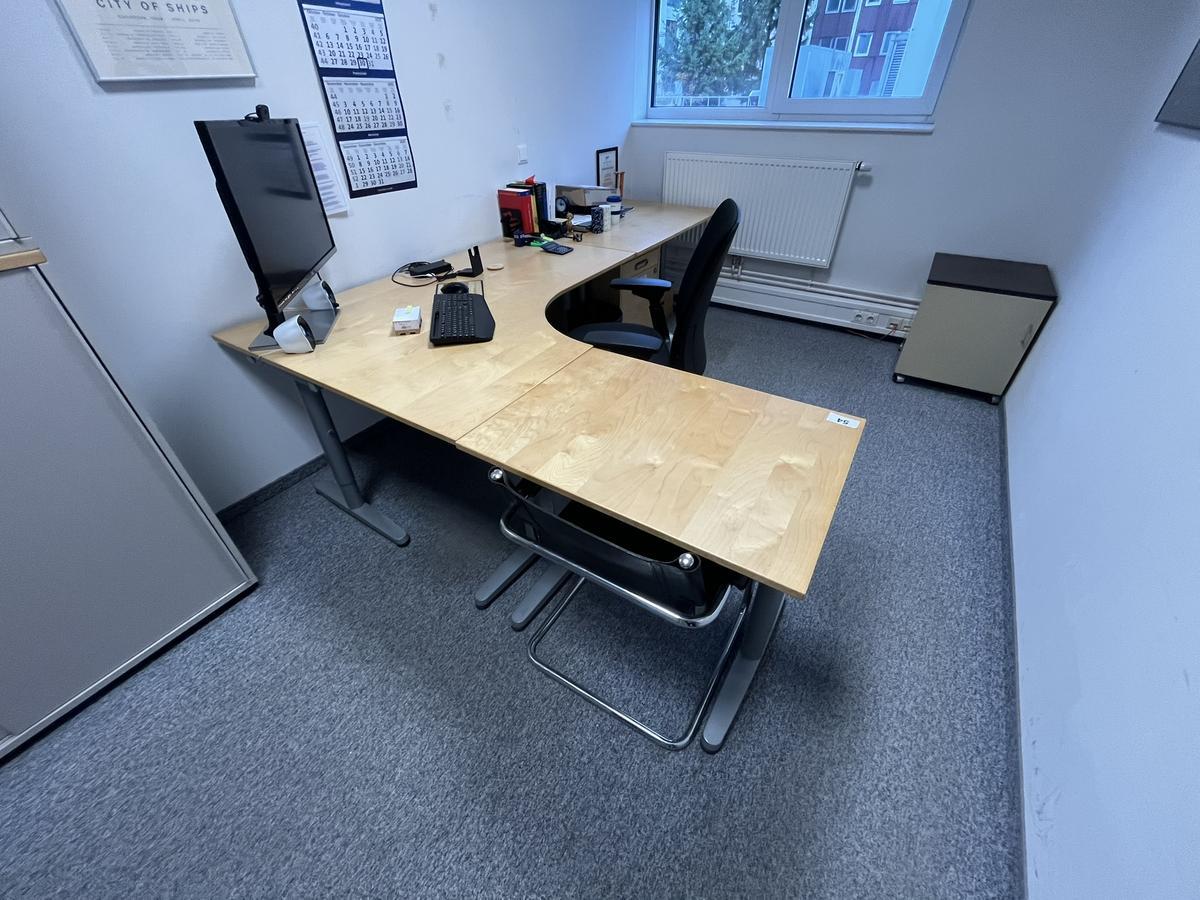 Schreibtischwinkelkombination ca. 280/200 cm?d=2025-11-06 13:46:19