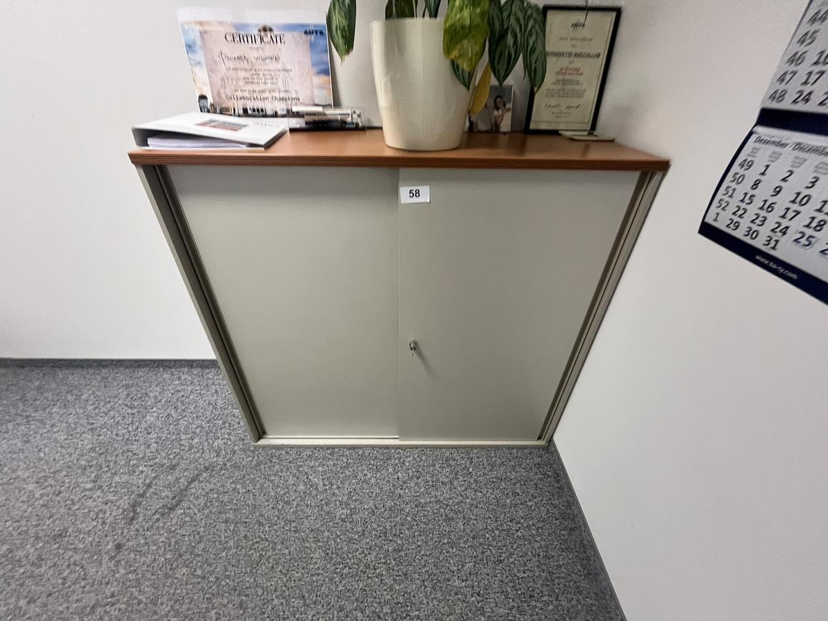 Aktenschrank ca. 120/110 cm?d=2025-11-06 13:48:23